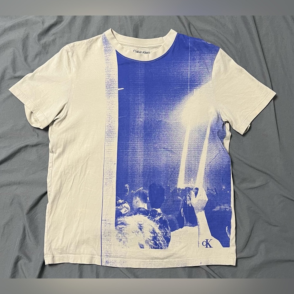 Calvin Klein Graphic Tee Size M